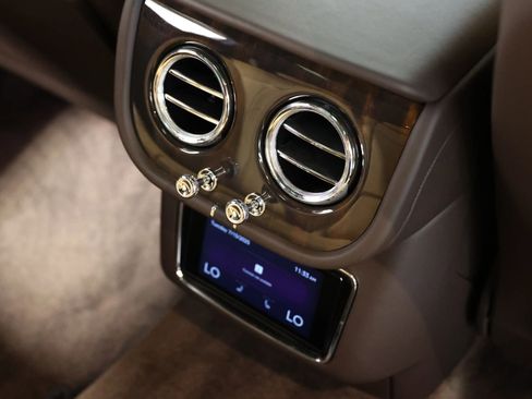 Used 2021 Bentley Bentayga image 88