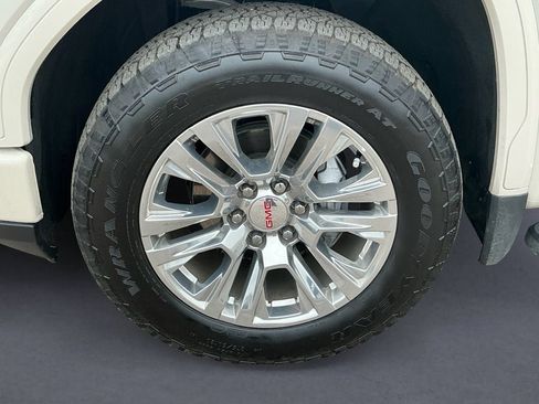 Used 2026 GMC Sierra 1500 Denali w/ Technology Package AWD/4WD image 9