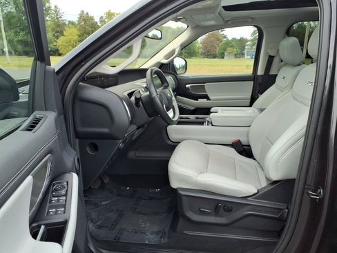 Used 2025 Ford Expedition Max Platinum w/ Driver's Package AWD/4WD image 10