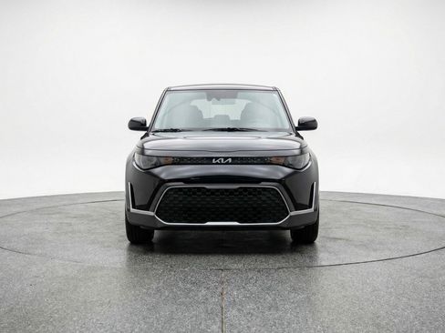 Used 2025 Kia Soul LX w/ LX Technology Package FWD image 2