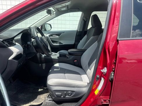 Used 2021 Toyota RAV4 XLE FWD image 3