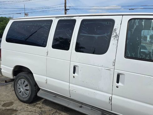 Used 2005 Ford E-350 and Econoline 350 Chateau RWD image 6