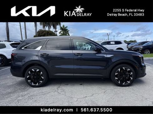 Used 2025 Kia Sorento EX w/ Panoramic Sunroof Package FWD image 2