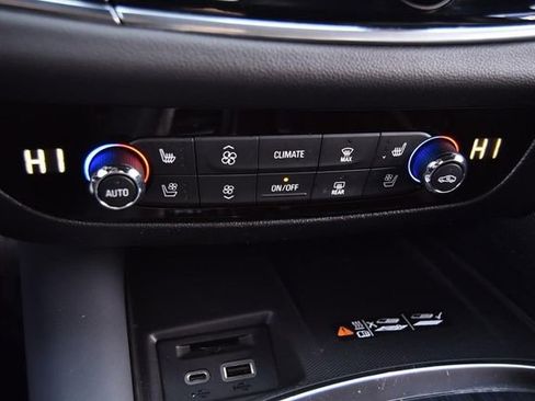 Used 2024 Buick Enclave Premium image 20