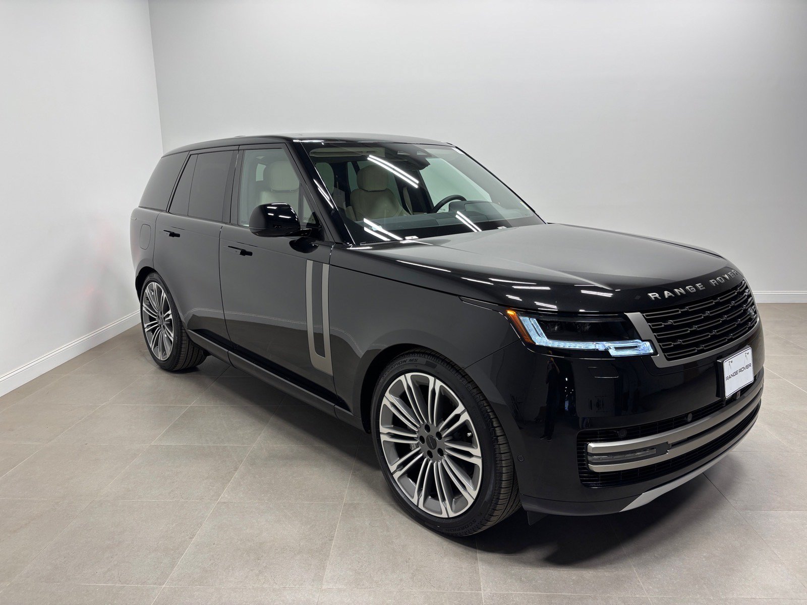 Used 2026 Land Rover Range Rover SE AWD/4WD image 5