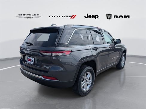 New 2025 Jeep Grand Cherokee Laredo image 3