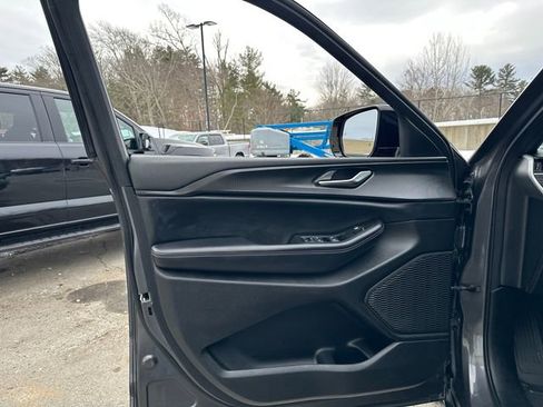 Used 2024 Jeep Grand Cherokee L Altitude image 24