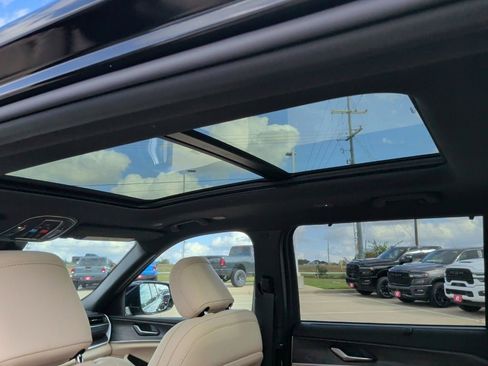 New 2025 Jeep Grand Cherokee L Limited image 23