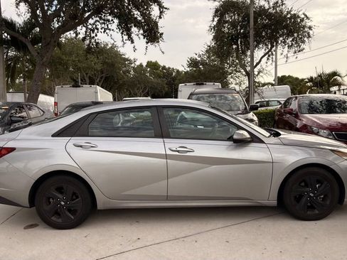 Used 2021 Hyundai Elantra SEL FWD image 11