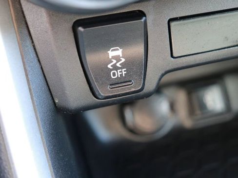 Used 2021 Toyota RAV4 LE image 22