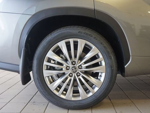 New 2026 Toyota Highlander Platinum AWD/4WD image 36