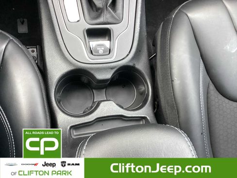 Certified 2020 Jeep Cherokee Latitude Plus w/ Cold Weather Group image 18