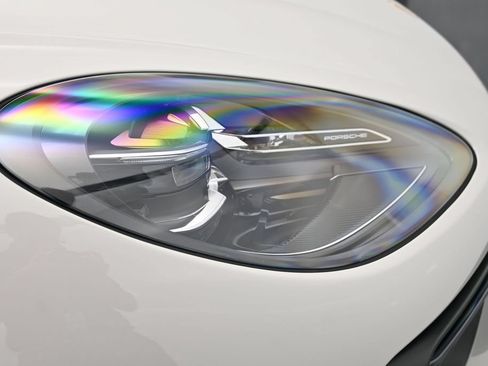 Certified 2022 Porsche Macan S AWD/4WD image 33
