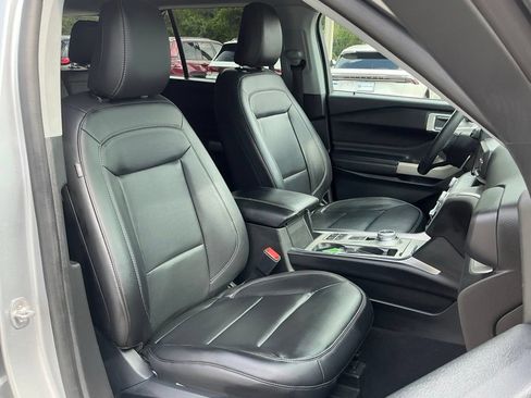 Used 2023 Ford Explorer XLT w/ Equipment Group 202A RWD image 23