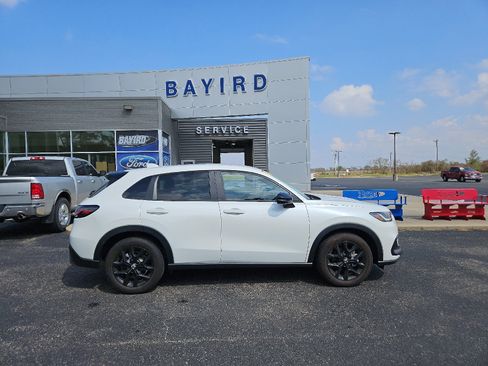 Used 2024 Honda HR-V Sport image 3