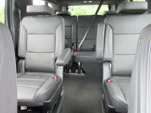 Used 2025 GMC Yukon XL Denali AWD/4WD image 18