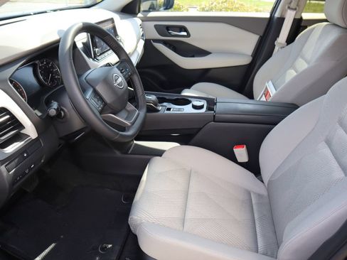 Certified 2025 Nissan Rogue SV AWD/4WD image 13