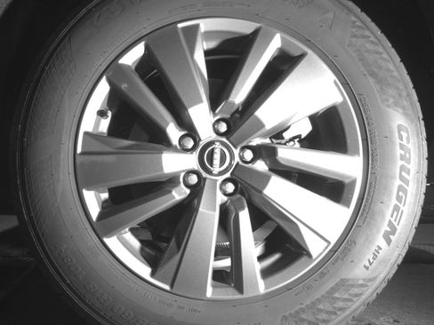 Used 2025 Nissan Pathfinder SV image 14