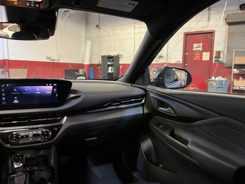 Used 2025 Buick Envista Sport Touring image 34