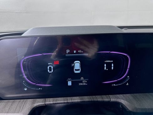 Used 2024 Kia Telluride EX w/ EX Captain's Chair Package image 25