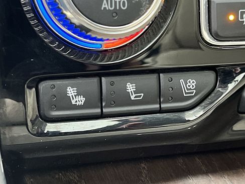 Used 2021 GMC Yukon XL Denali w/ Denali Premium Package image 26