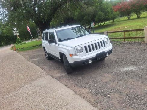 Used 2016 Jeep Patriot High Altitude AWD/4WD image 12