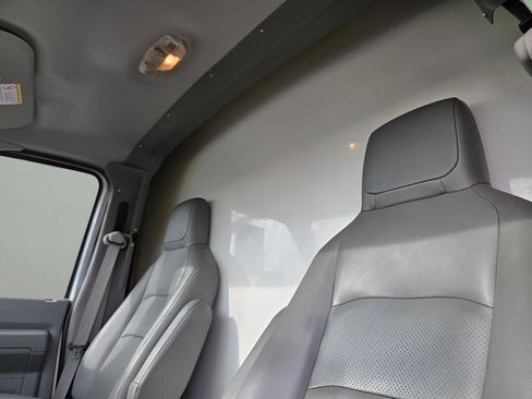 Used 2019 Ford E-350 and Econoline 350 Super Duty image 19