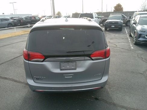 Used 2019 Chrysler Pacifica Limited image 6