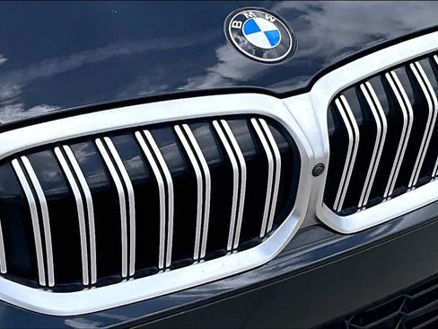 Used 2023 BMW 330i Sedan w/ M Sport Package RWD image 29