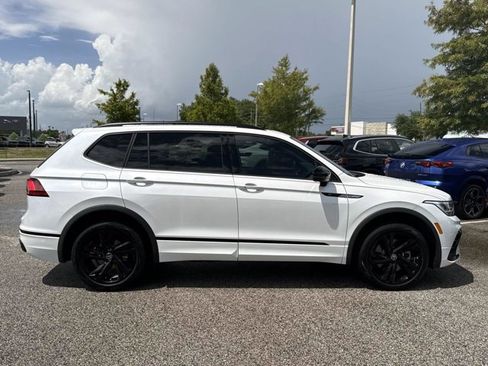 Used 2023 Volkswagen Tiguan SE R-Line FWD image 2