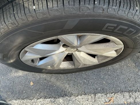 Used 2018 Volkswagen Atlas S image 8