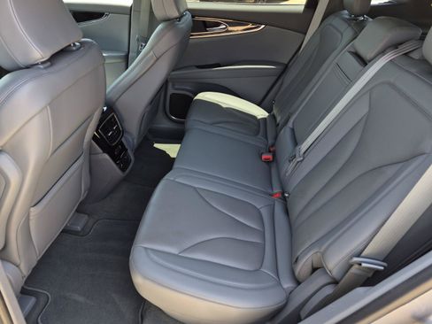 Used 2022 Lincoln Nautilus Reserve FWD image 17