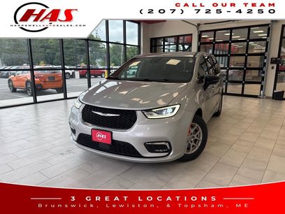 Used 2024 Chrysler Pacifica Touring-L