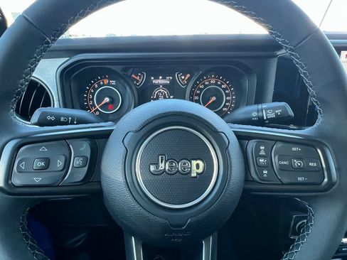 New 2025 Jeep Gladiator Sport AWD/4WD image 19