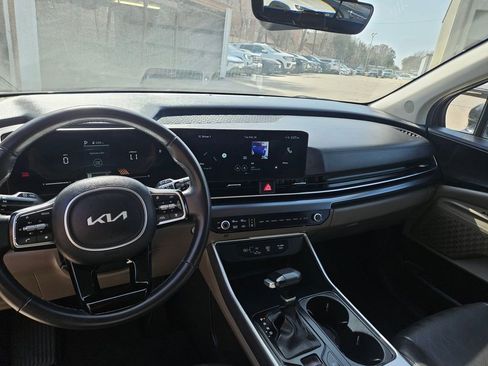 Used 2025 Kia Carnival image 16