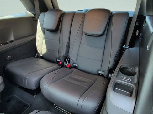 Used 2025 Mercedes-Benz GLS 450 4MATIC image 21