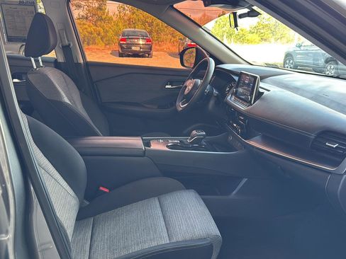 Used 2022 Nissan Rogue SV image 10