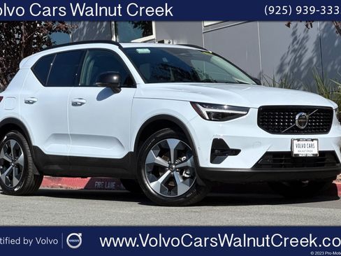 Certified 2026 Volvo XC40 B5 Plus AWD/4WD image 1