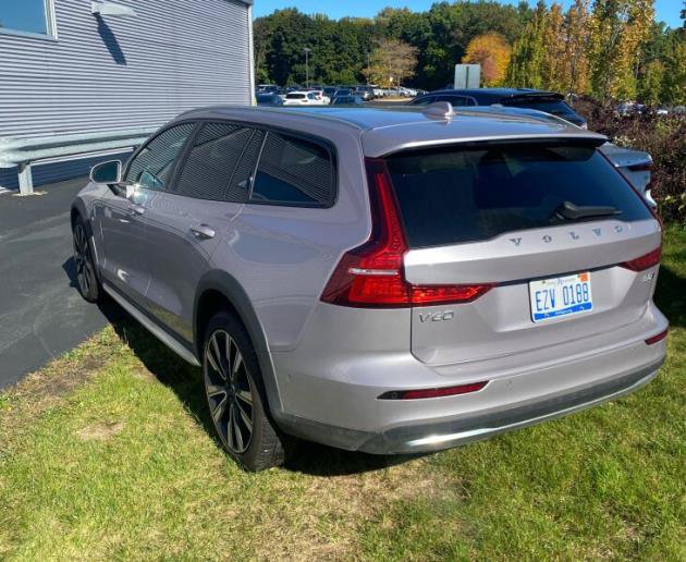 Used 2026 Volvo V60 B5 Cross Country Ultra AWD/4WD image 2