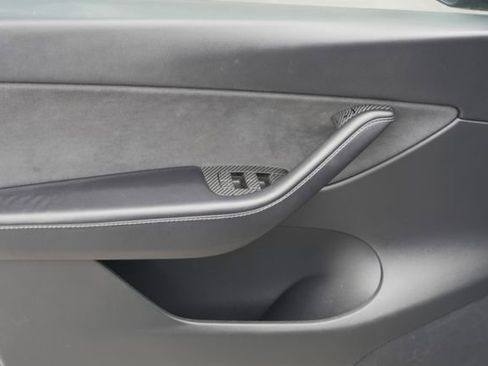 Used 2023 Tesla Model Y AWD image 18