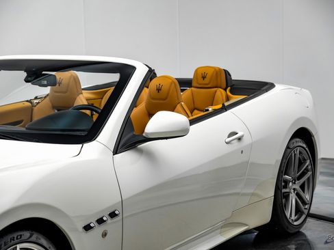 Used 2018 Maserati GranTurismo Sport image 32