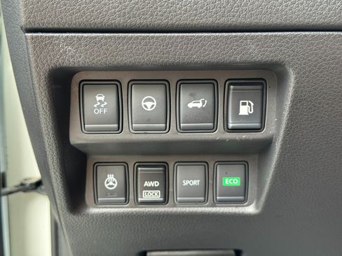 Used 2018 Nissan Rogue SL w/ Premium Package AWD/4WD image 18