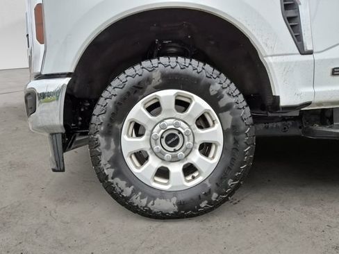 Used 2024 Ford F350 XLT AWD/4WD image 9