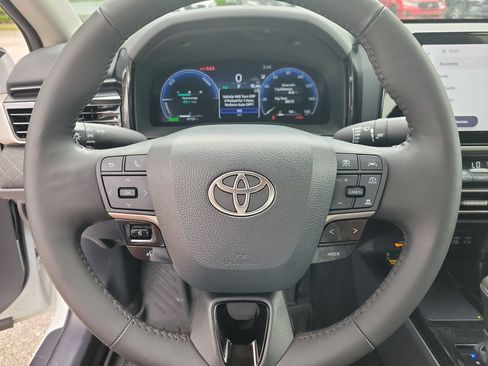 Used 2025 Toyota Camry XLE AWD/4WD image 19