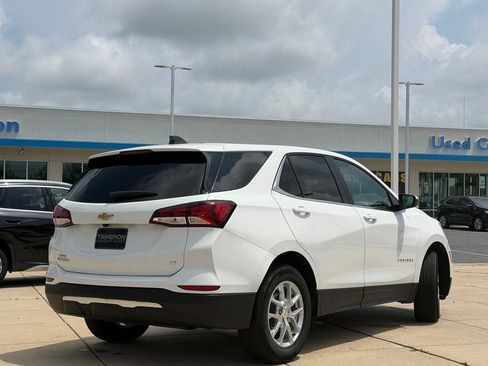 Used 2023 Chevrolet Equinox LT w/ Driver Convenience Package FWD image 2