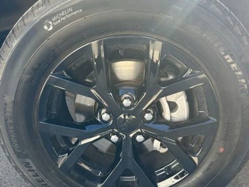 Certified 2025 Jeep Grand Cherokee Altitude image 11