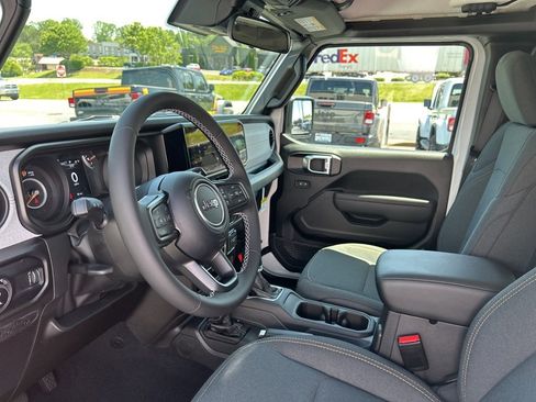 New 2025 Jeep Gladiator Sport image 17