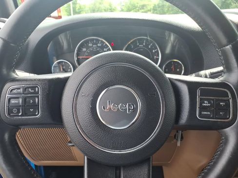 Used 2015 Jeep Wrangler Unlimited Sahara w/ Dual Top Group AWD/4WD image 4