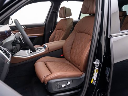New 2026 BMW X5 xDrive50e w/ Executive Package image 17