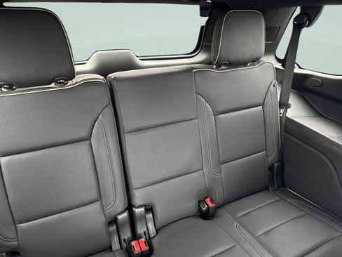 Used 2023 Chevrolet Tahoe Premier w/ Premium Package AWD/4WD image 19